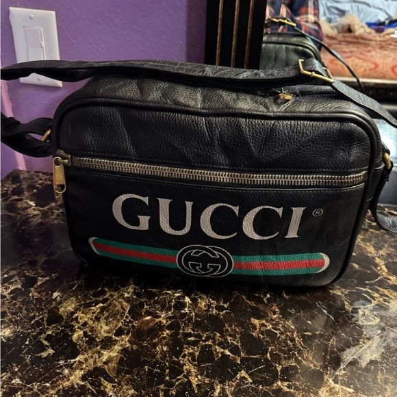 Gucci Other - 100% Authentic Gucci Sherry line Leather Messenger Bag 
The bag comes with COA..